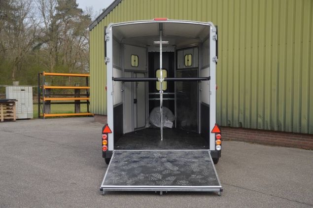 Productfoto Ifor Williams HB511 2 paards paardentrailer 2700kg (354x178x225) 