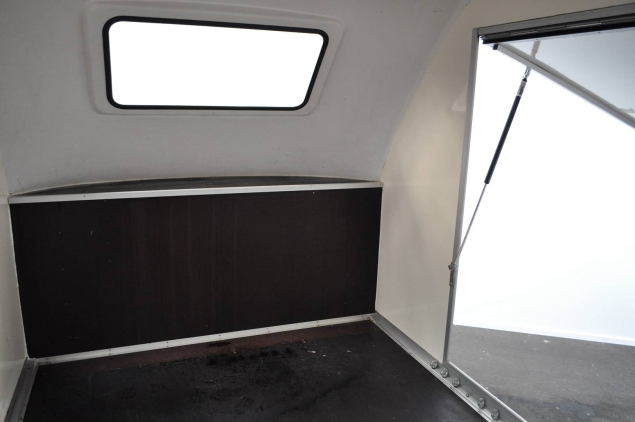 Productfoto Quickmove Big XX wit met zijklep gesloten aanhangwagen (550x215x233cm)